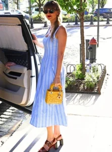 TAYLOR SWIFT REAPARECE EN NUEVA YORK Y TODOS HABLAN DE SU LOOK.