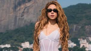 Shakira llegada Copacabana look negro